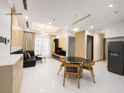 Apartamento de dos dormitorios — LumistaySG- Service Apartment in Vinhome Central Park
